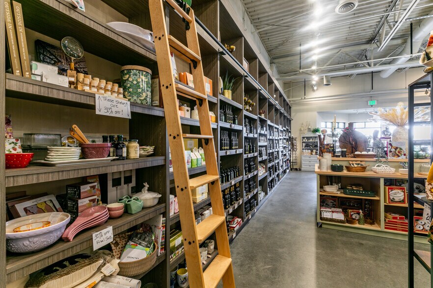 More Photos Of 6300 N Sagewood Dr, Park City Storefront For Lease