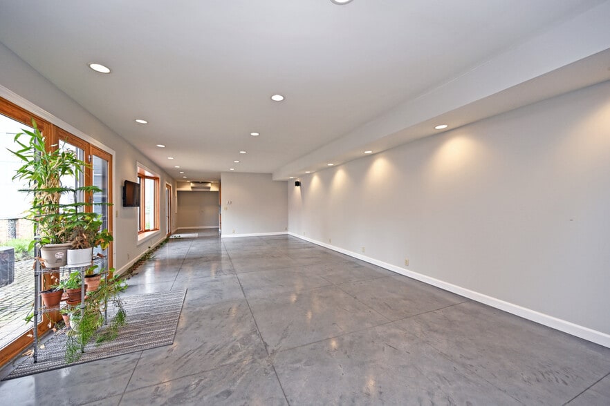More Photos Of 19 E 8th St, Cincinnati Office For Sale