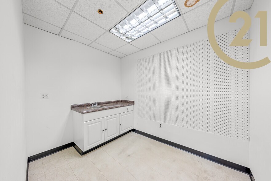 More Photos Of 802-848 Georgia Ave, Brooklyn Manufacturing For Lease