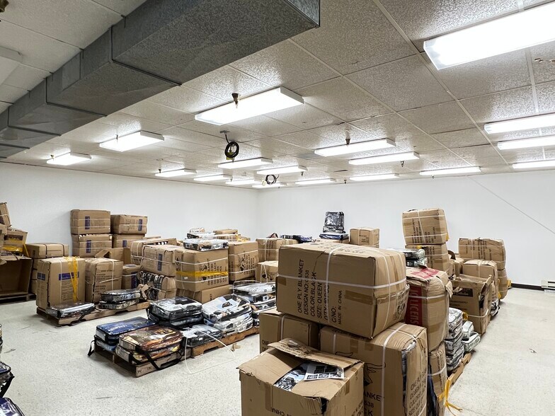 More Photos Of 1025 4 Bottle Dr, Valley City Industrial For Lease