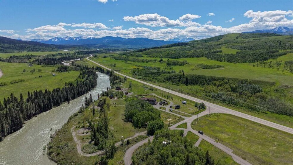 More Photos Of 288139 658 Av W, Longview Hotel For Sale