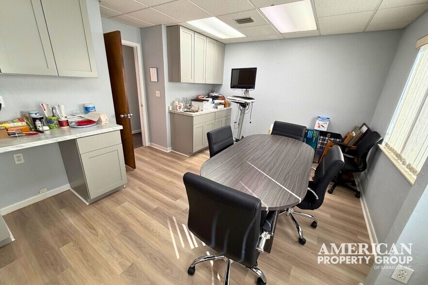More Photos Of 2831 Ringling Blvd, Sarasota Medical For Sale
