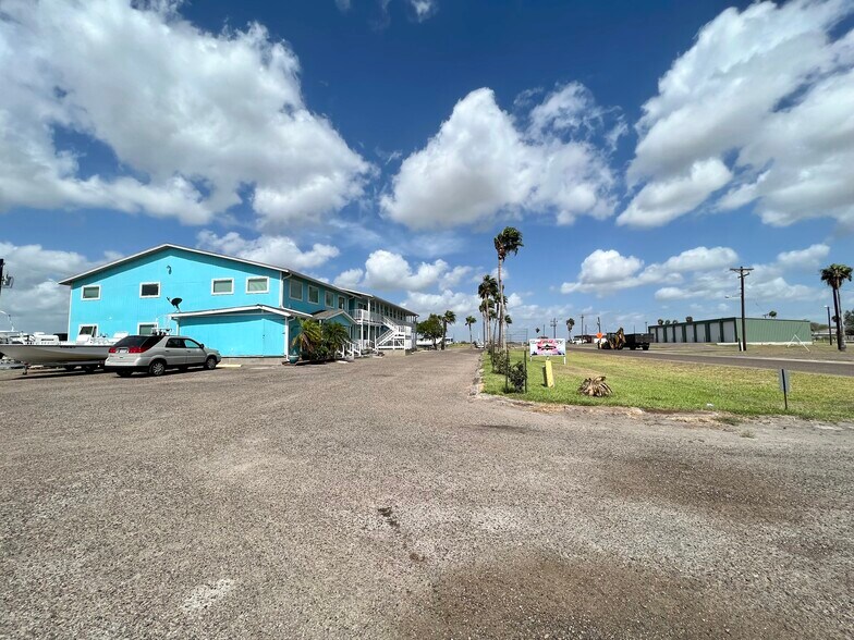 More Photos Of 1144 S Port Dr, Port Mansfield Hotel For Sale
