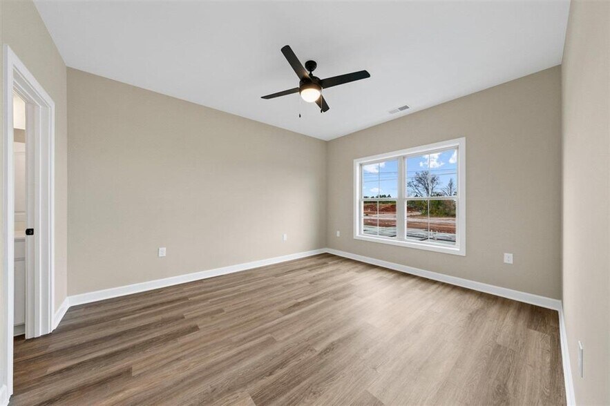 More Photos Of 721 Plano Rd, Bowling Green Apartments For Sale