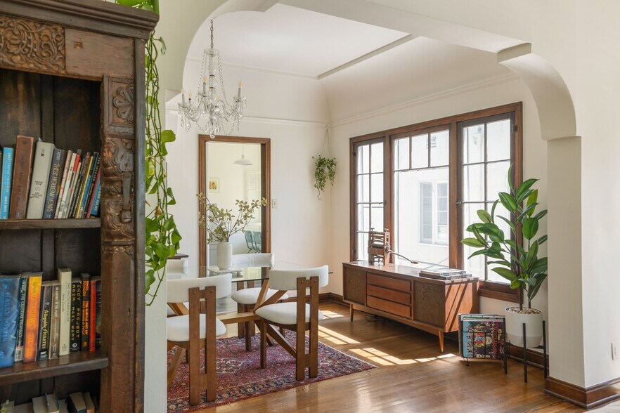 More Photos Of 326 N Sycamore Ave, Los Angeles Apartments For Sale
