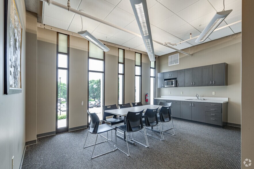 More Photos Of 4600 W 77th St, Edina Unknown For Lease