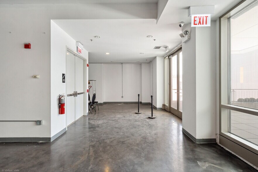 More Photos Of 360 N State St, Chicago General Retail For Sale