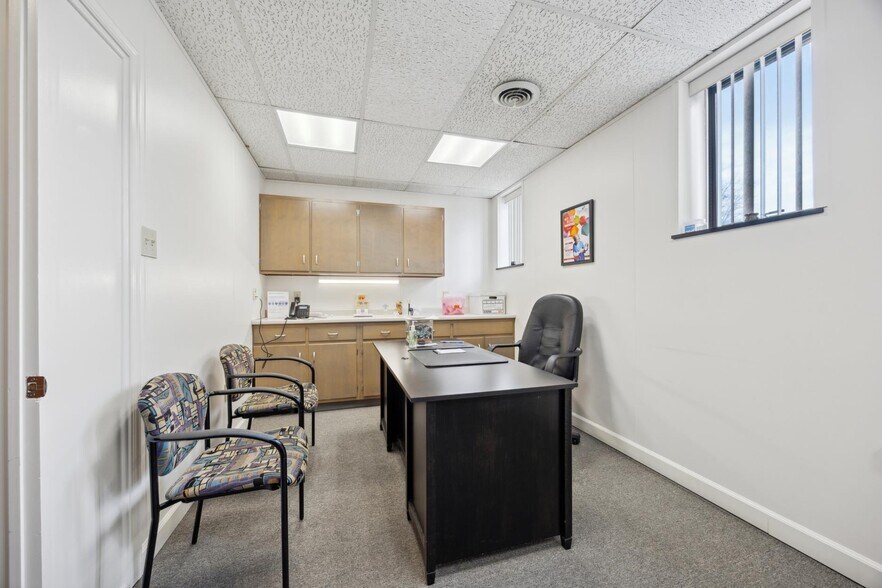 More Photos Of 1569 Medical Dr, Pottstown Office For Sale