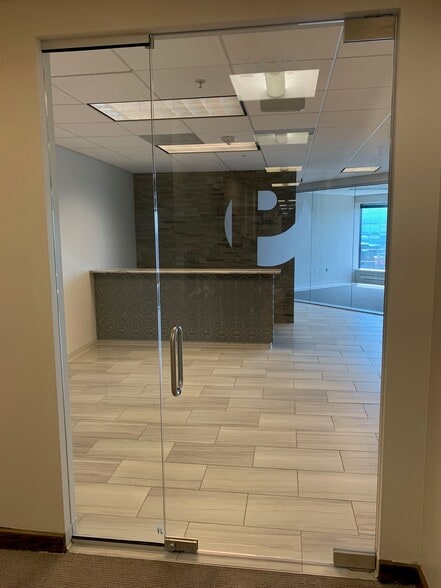 More Photos Of 1100 Main St, Kansas City Office For Lease