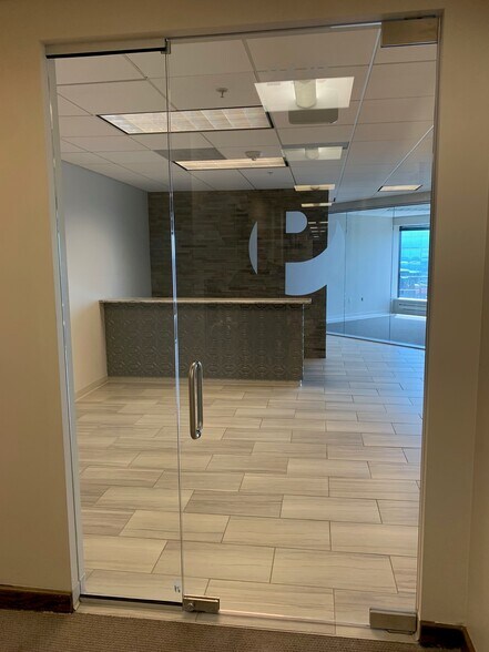 More Photos Of 1100 Main St, Kansas City Office For Lease