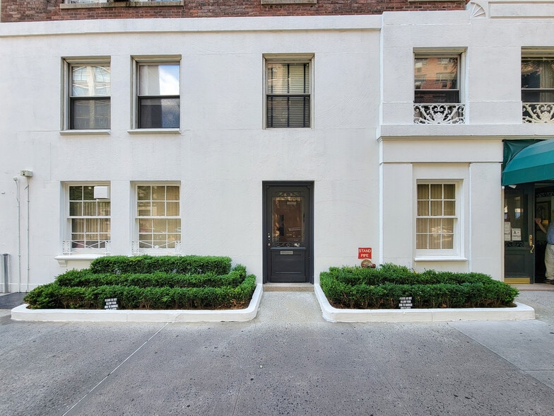 More Photos Of 342 E 72nd St, New York Apartments For Sale