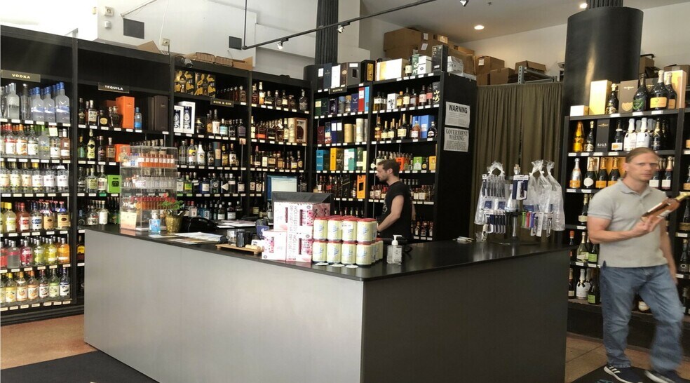 More Photos Of 68 Franklin St, New York General Retail For Lease