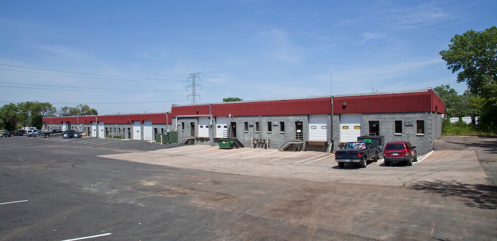 More Photos Of 1928-1948 W County Road C, Roseville Light Manufacturing For Lease