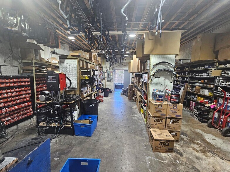 More Photos Of 646 SW Palmain Pl, Madras Storefront For Sale
