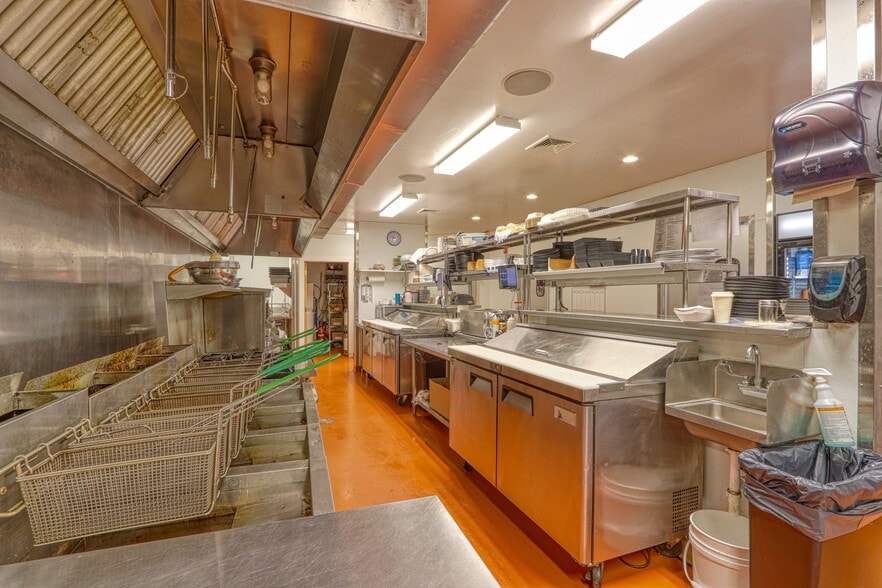 More Photos Of 9971 N Grand Pines Ln, Hayward Restaurant For Sale