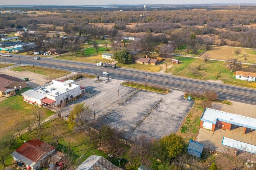More Photos Of 515 W Royall Blvd, Malakoff Restaurant For Sale