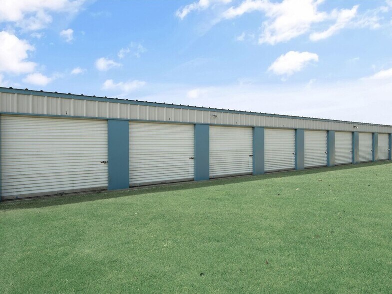 More Photos Of 1800 FM 815, Trenton Self Storage For Sale