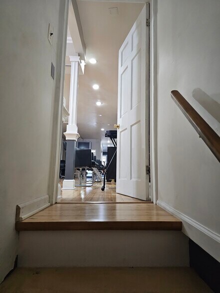 More Photos Of 208 N Washington St, Alexandria Storefront Retail Office For Lease