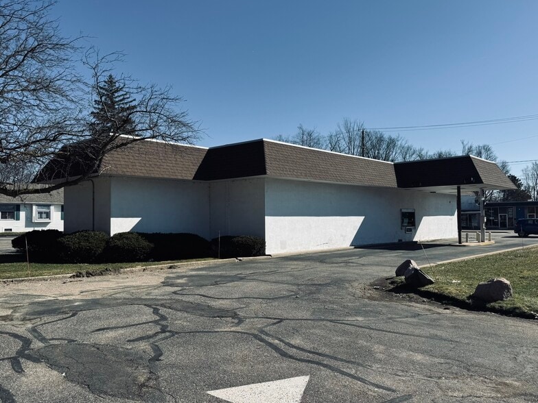 More Photos Of 5937 King Hwy, Kalamazoo Bank For Sale