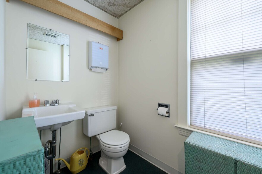 More Photos Of 10 Walker St, Kittery Loft Creative Space For Lease