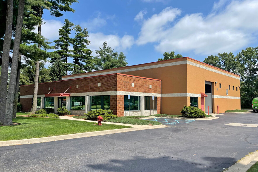 Primary Photo Of 4077 Pioneer Dr, Commerce Township Service For Lease