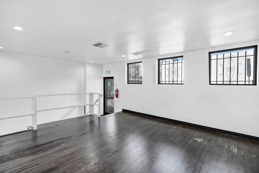 More Photos Of 212 N San Fernando Blvd, Burbank Storefront For Sale