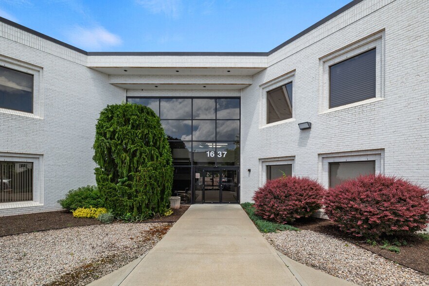 More Photos Of 1637 Mineral Spring Ave, North Providence Medical For Lease
