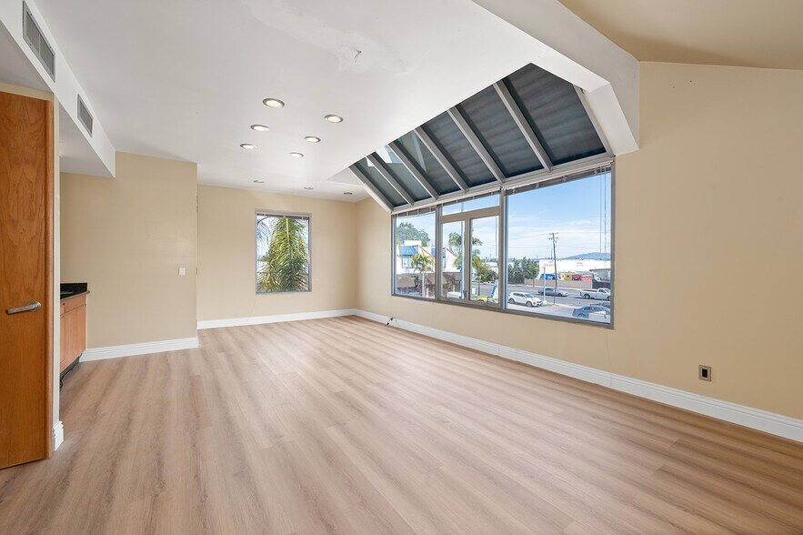 More Photos Of 2715 W 1st St, Santa Ana Unknown For Lease