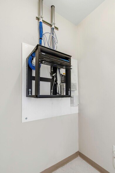 More Photos Of 16547 US Highway 19, Hudson Showroom For Lease