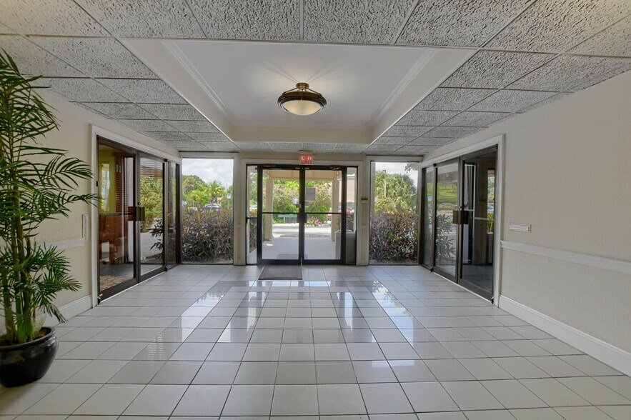 More Photos Of 1300 N Federal Hwy, Boca Raton Medical For Lease