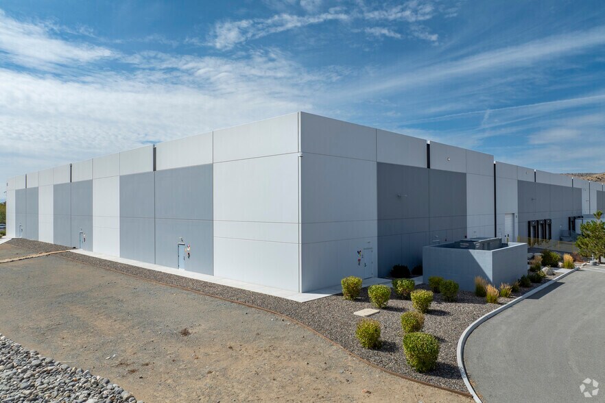 More Photos Of 95 Distribution Dr, Spanish Springs Distribution For Lease