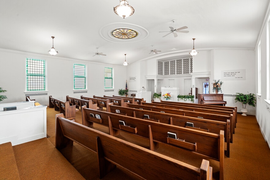 More Photos Of 71 S Washington St, Oxford Religious Facility For Sale