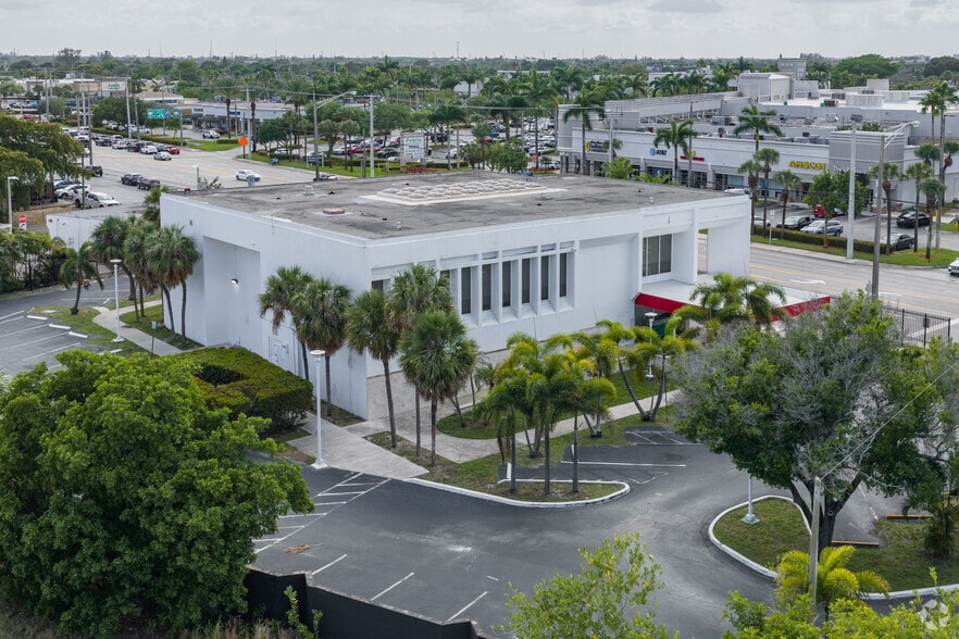 More Photos Of 5100 N Dixie Hwy, Oakland Park Office For Sale