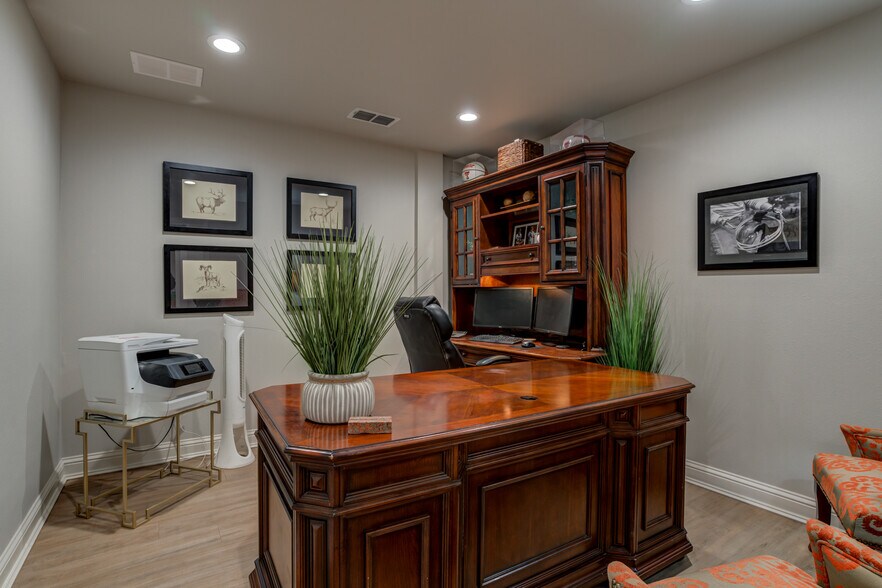 More Photos Of 604 E County Road 7200, Lubbock Office Residential For Sale