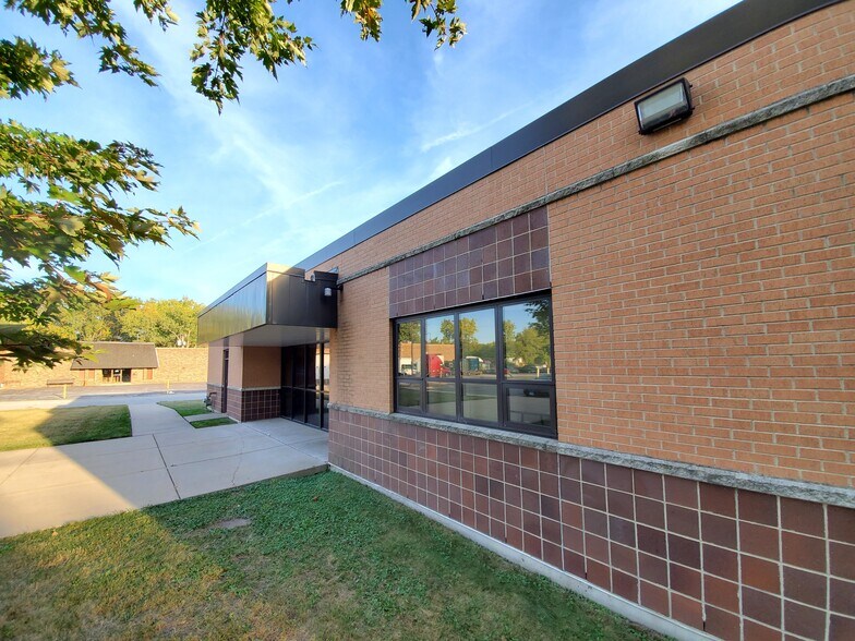 More Photos Of 14240 Dante Ave, Dolton Loft Creative Space For Lease