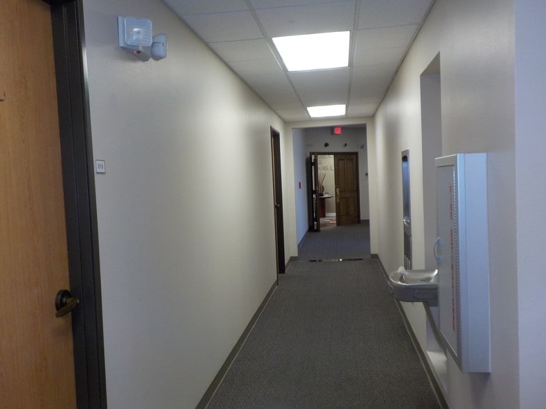 More Photos Of 3700 N 10th St, McAllen Office For Lease