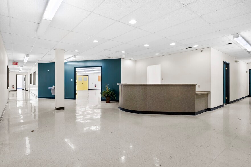 More Photos Of 30-32 N Russell Rd, Albany Office For Sale