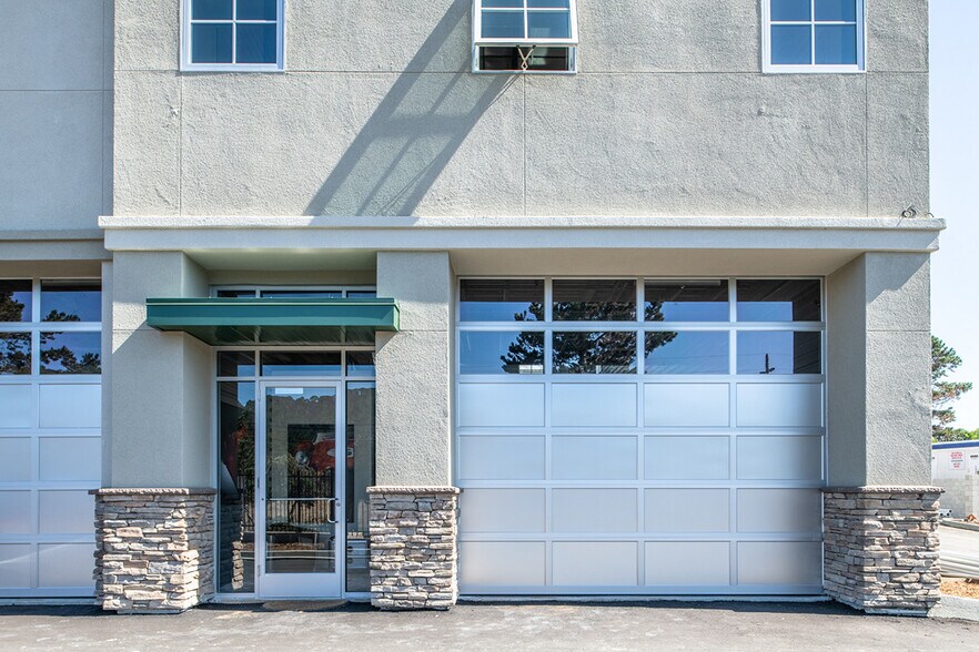 More Photos Of 2969 Monterey Salinas Hwy, Monterey Showroom For Sale
