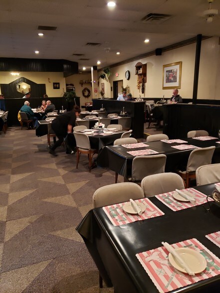 More Photos Of 428 N Gun Barrel Ln, Gun Barrel City Restaurant For Sale