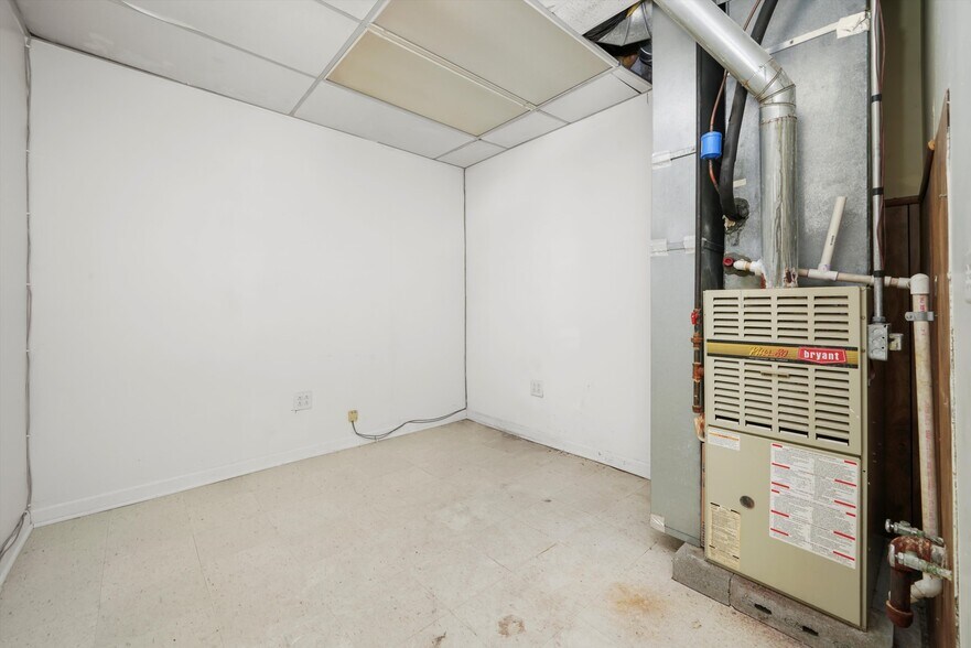 More Photos Of 2024 W 79th St, Chicago Medical For Sale
