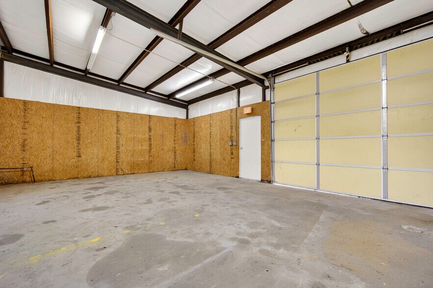 More Photos Of 6121 Highway 177, Shawnee Warehouse For Lease