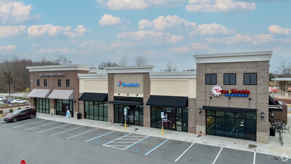 More Photos Of 14013 N Creek Village Dr, Huntersville Unknown For Lease