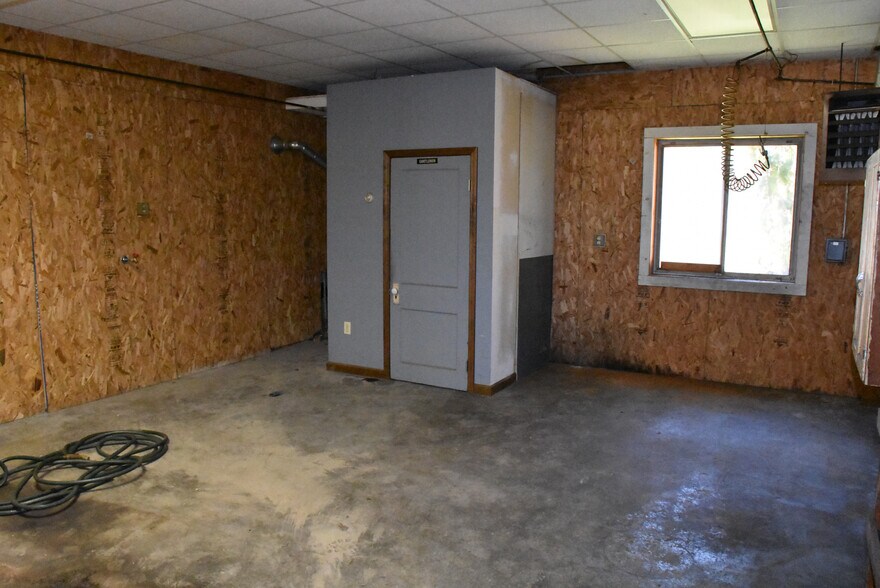 More Photos Of 136 Smith st, Cochranton Industrial For Sale