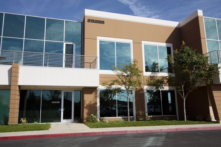 Primary Photo Of 28294-28310 Constellation Rd, Valencia Light Distribution For Sale