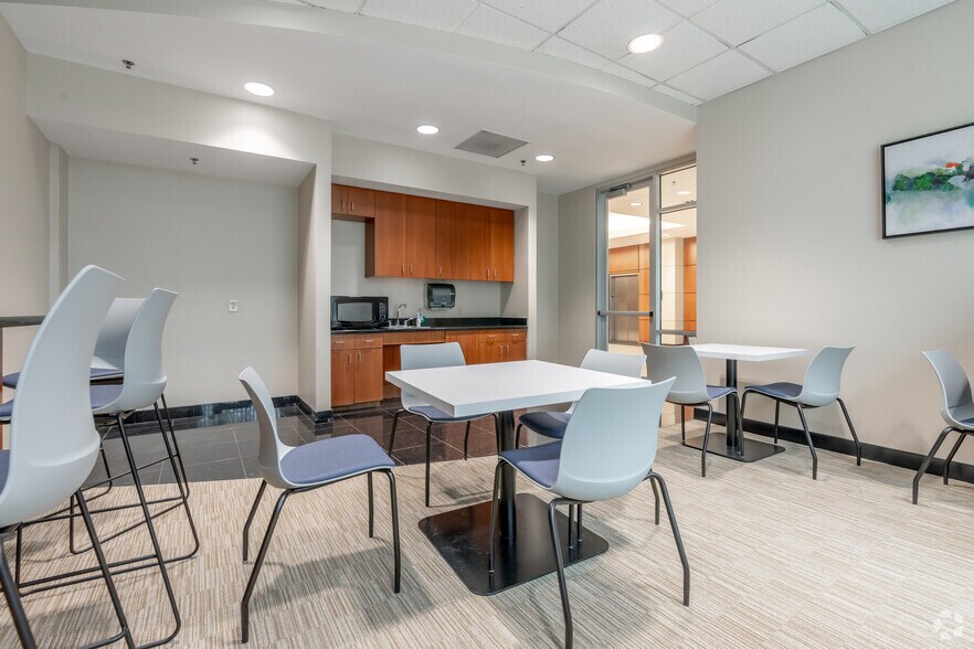 More Photos Of 2850 Lake Vista Dr, Lewisville Office Residential For Lease