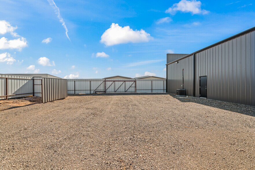 More Photos Of 8922 County Road 6820, Lubbock Warehouse For Lease