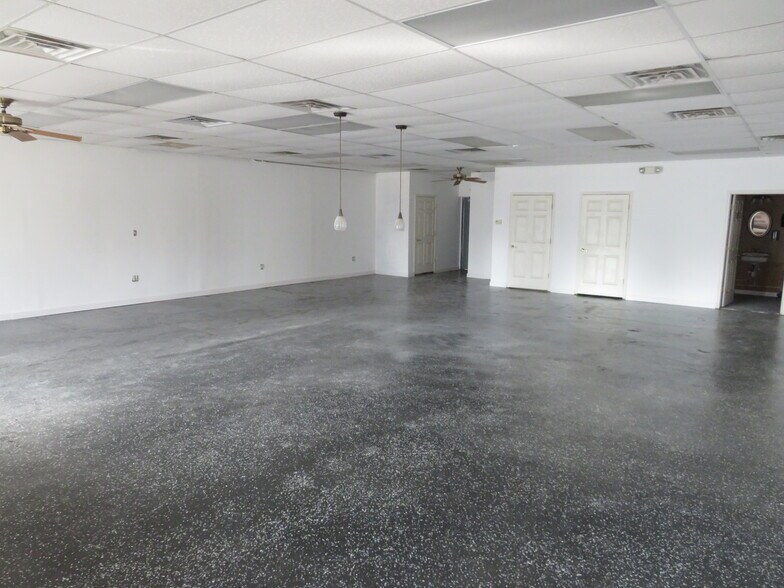 More Photos Of 290-298 S Front St, Braidwood Freestanding For Lease