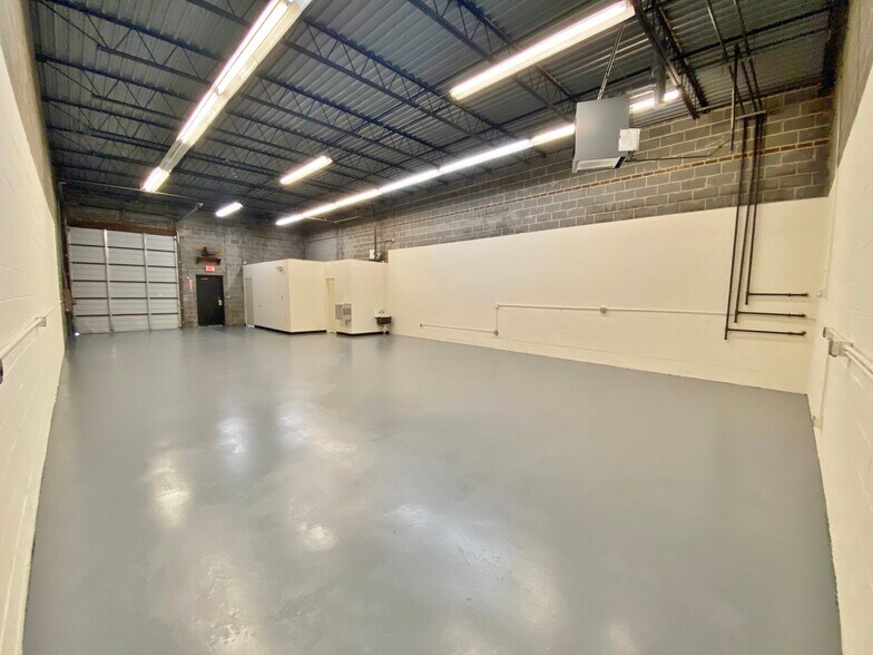 More Photos Of 7635 Fullerton Rd, Springfield Warehouse For Lease