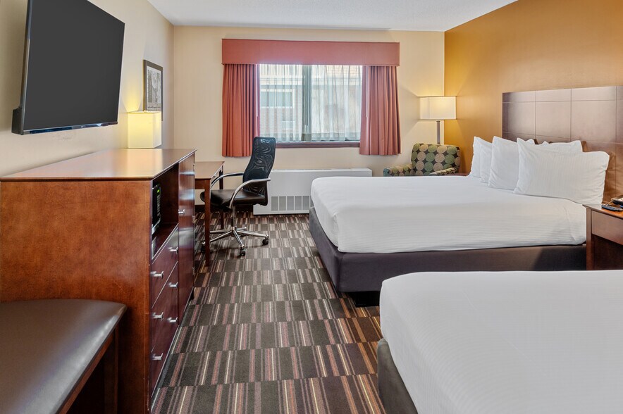 More Photos Of 1450 E Wooster St, Bowling Green Hotel For Sale