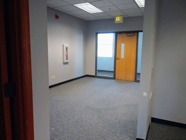 More Photos Of 3906 S 74th St, Tacoma Office For Sale